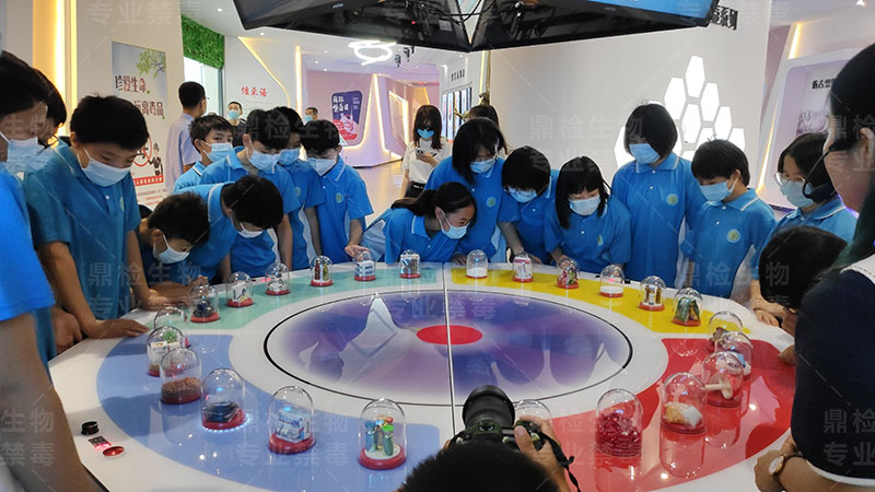 毒品防控学府：禁毒科普馆的科技创新与教学方法